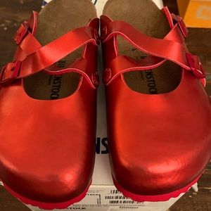 Youth Dorian Birkenstock Clog (metallic red)